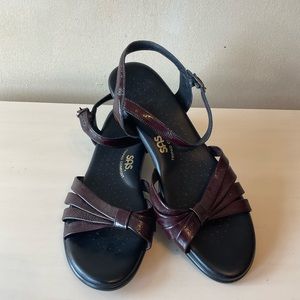 SAS Women's Size 9 Strippy Quarter Strap Wedge Sandal in Burgundy Patent Leather
